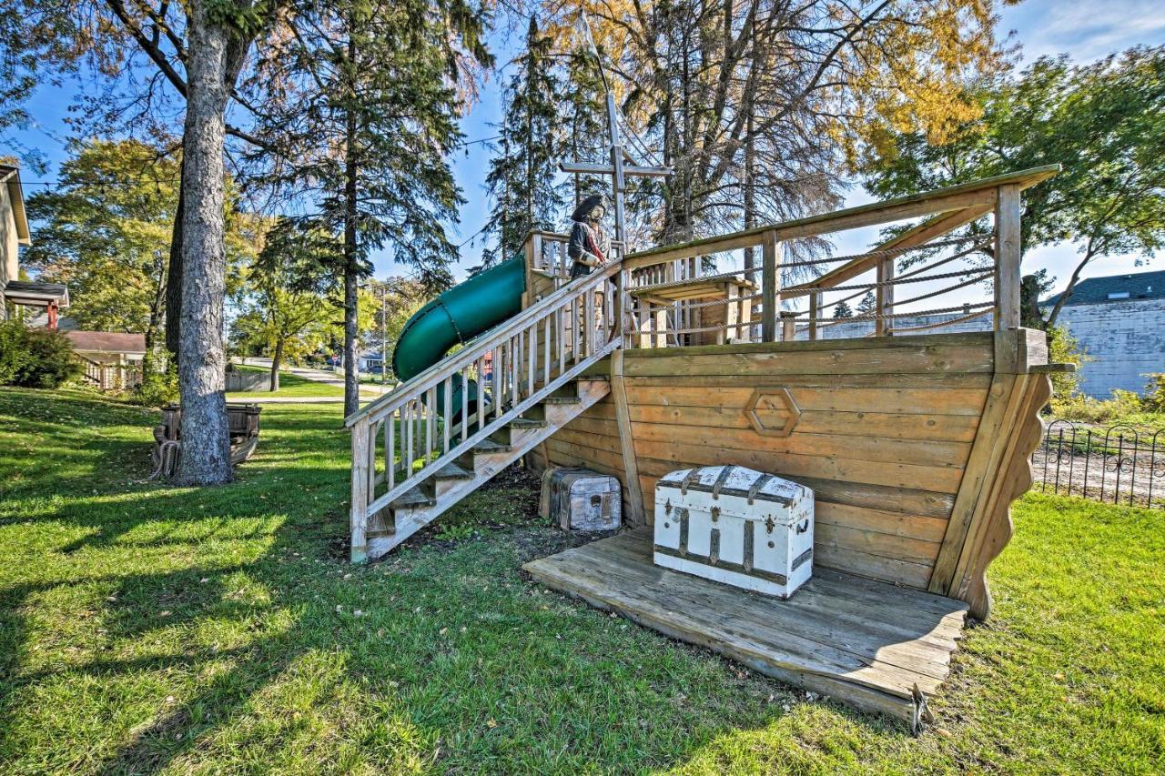 Lakefront Home With Game Room, Theater And Dock! Fox Lake Екстериор снимка