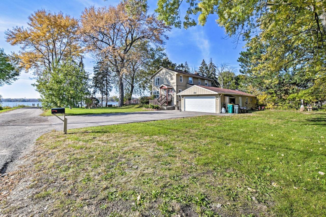 Lakefront Home With Game Room, Theater And Dock! Fox Lake Екстериор снимка